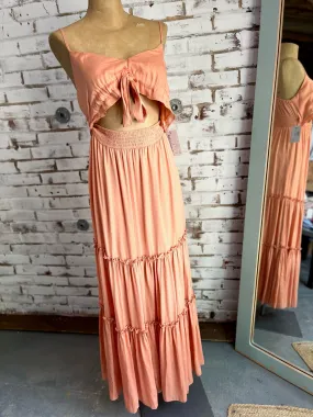 Julian Keyhole Dress in Peach